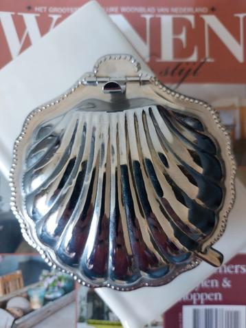 Vintage Boter/Kaviaar Schelp met Glazen Schaal beschikbaar voor biedingen