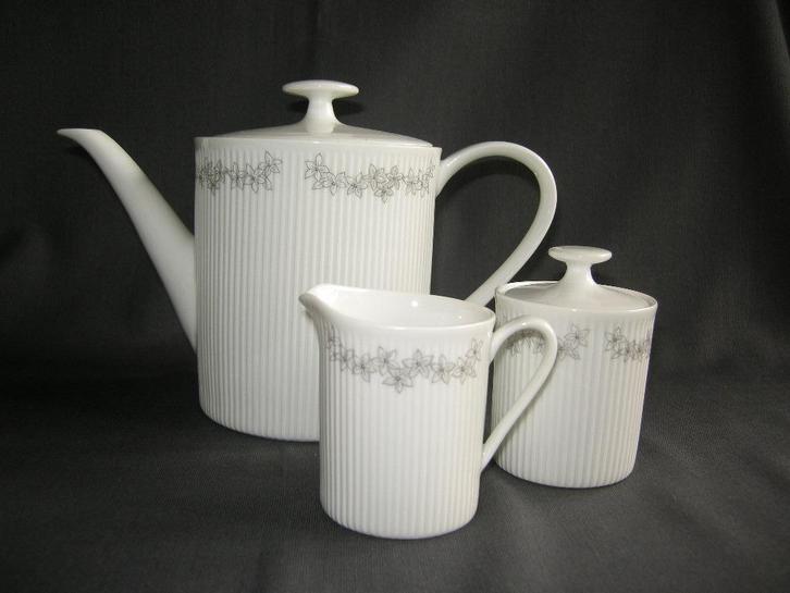 Arberg Cannelee 3400, grijze bloemendecorrand, enkele delen, Antiek en Kunst, Antiek | Servies los, Ophalen of Verzenden