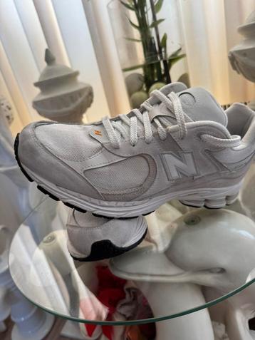NEW BALANCE 2002R in off white beschikbaar voor biedingen