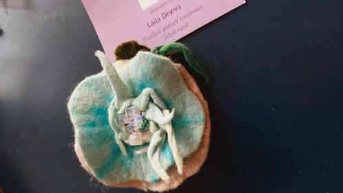 Blauwe Mars bloem draagbare kunst broche uniek, Sieraden, Tassen en Uiterlijk, Broches, Zo goed als nieuw, Overige materialen