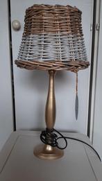 lamp goud kleurig met rieten kap, Ophalen of Verzenden, Gebruikt, Minder dan 50 cm