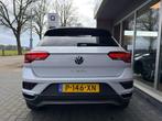 Volkswagen T-Roc 1.0 TSI Style Panoramadak Adaptive Cruise C, Auto's, Volkswagen, Voorwielaandrijving, Gebruikt, 1193 kg, Wit