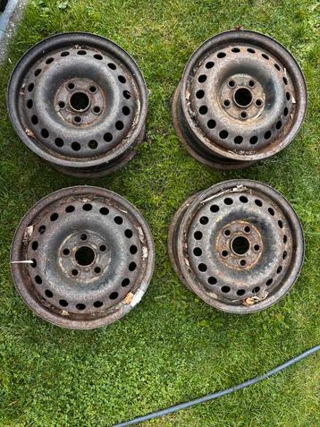 VW T4 velgen staal 4 voor €40 ophalen vliegroest beschikbaar voor biedingen
