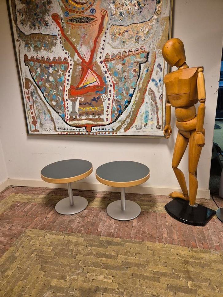 Magnus Olesen bijzettafels – Deens design – Ø60 cm Set van 2, Huis en Inrichting, Tafels | Bijzettafels, Gebruikt, Rond, 45 tot 60 cm