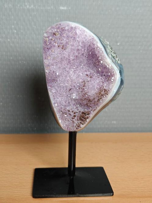 Amethist op standaard nr.20, Verzamelen, Mineralen en Fossielen, Mineraal, Ophalen of Verzenden