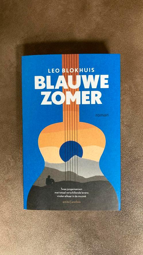 Leo Blokhuis - Blauwe zomer, Boeken, Literatuur, Zo goed als nieuw, Nederland, Ophalen of Verzenden