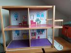 Houten barbiehuis met meubels, groot poppenhuis, Kinderen en Baby's, Speelgoed | Poppenhuizen, Ophalen, Gebruikt