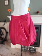 Rinascimento rode tulp rok L / 40 gratis verzenden in NL, Kleding | Dames, Rokken, Verzenden, Zo goed als nieuw, Knielengte, Rood