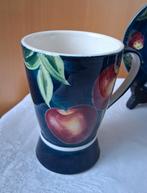 VIC's items blauw met aardbeien bloesem *eureka*, Ophalen of Verzenden, Zo goed als nieuw, Overige stijlen, Kop(pen) en/of Schotel(s)