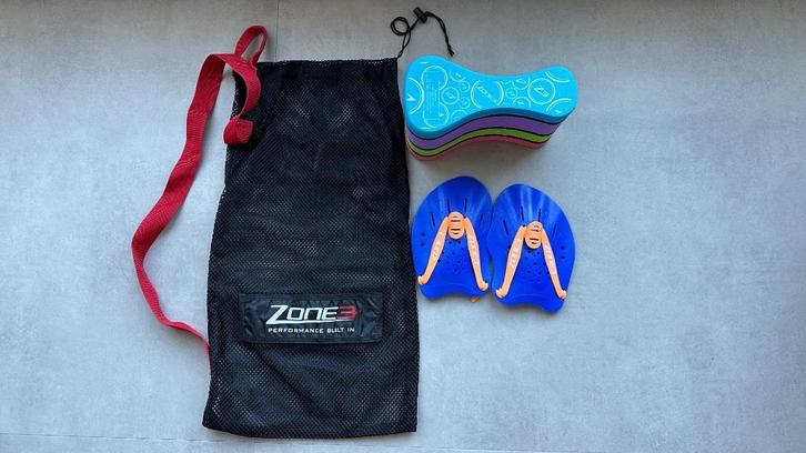 Zone3 pullbuoy + zwempaddles + mesh trainingstas, Sport en Fitness, Fitnessmaterialen, Zo goed als nieuw, Overige typen, Armen