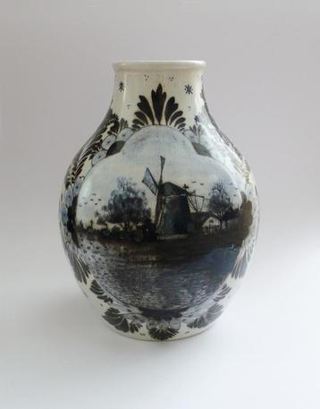 grote plateel vaas tegel- en faiencefabriek Amphora beschikbaar voor biedingen