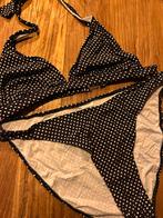 42 Zwarte bikini met witte stippen - haltermodel, Kleding | Dames, Badmode en Zwemkleding, Ophalen of Verzenden, Gedragen, Zwart