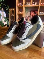 Nike Air Jordan 1 Travis Scott medium olive 44 gloed nieuw!, Ophalen of Verzenden, Nieuw, Bruin, Sneakers of Gympen