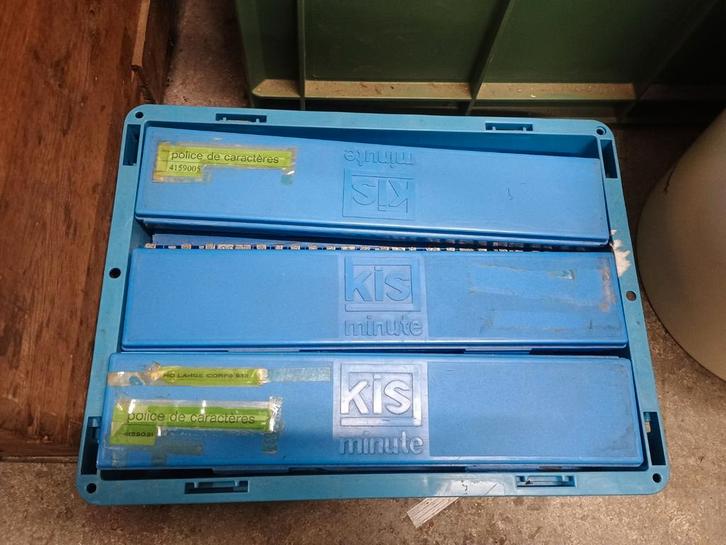 Kis minute loden boekdruk letters, Antiek en Kunst, Antiek | Gereedschap en Instrumenten, Ophalen