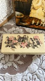 Brocant doosje met 10 badparels, Antiek en Kunst, Curiosa en Brocante, Ophalen of Verzenden