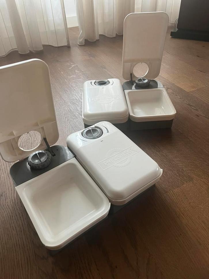 2 Petsafe voederbakjes met timer, Dieren en Toebehoren, Kattenvoerbakken en Drinkbakken, Gebruikt, Ophalen of Verzenden