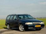 Volvo V70 2.5 nieuwe APK groot onderhoud gehad, Auto's, Volvo, 74 €/maand, Beige, Blauw, 1600 kg