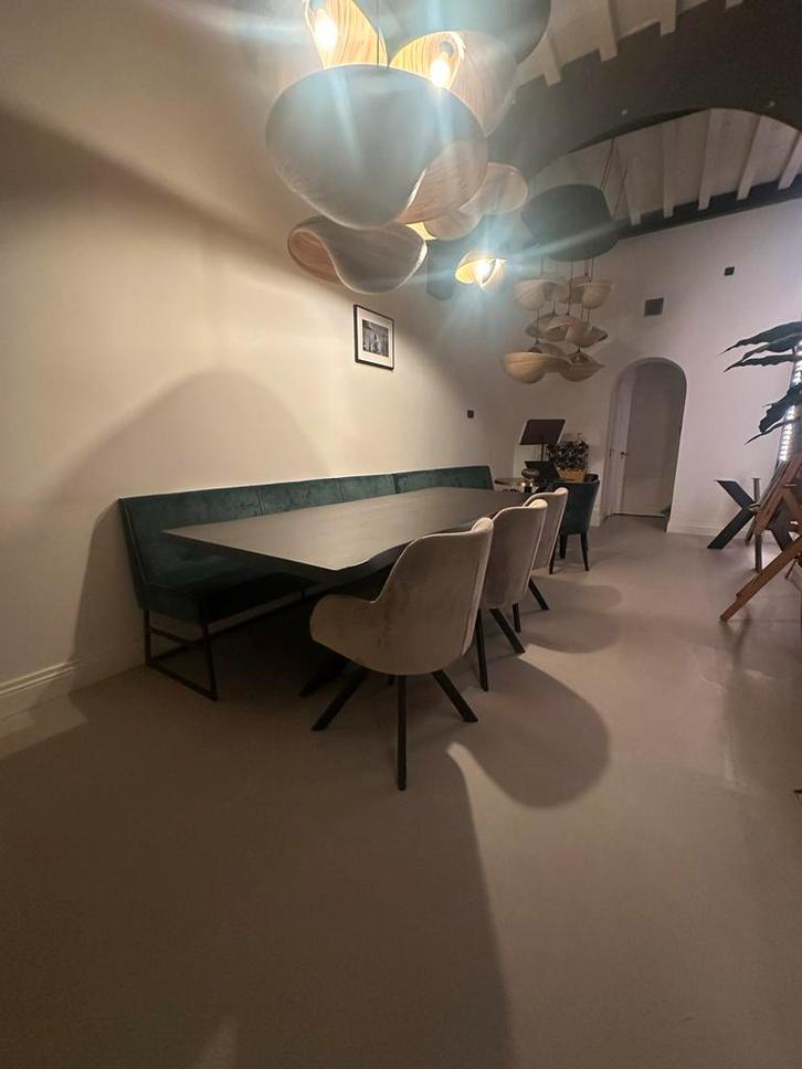 Houten tafel met stalen poten + groene bank, Huis en Inrichting, Tafels | Eettafels, Gebruikt, 100 tot 150 cm, 200 cm of meer