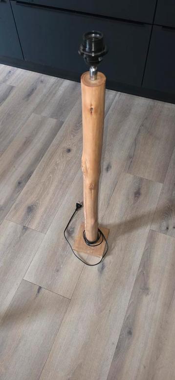 Houten Staande Lamp - Landelijke Stijl beschikbaar voor biedingen