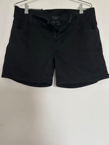Sydney Short XL beschikbaar voor biedingen
