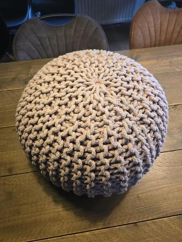 Oud roze poef - 35x50 cm beschikbaar voor biedingen