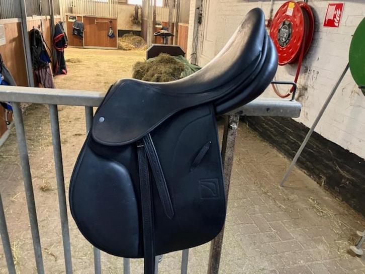 springzadel Luc Childeric, Dieren en Toebehoren, Paarden en Pony's | Zadels, Zo goed als nieuw, Springen, Ophalen