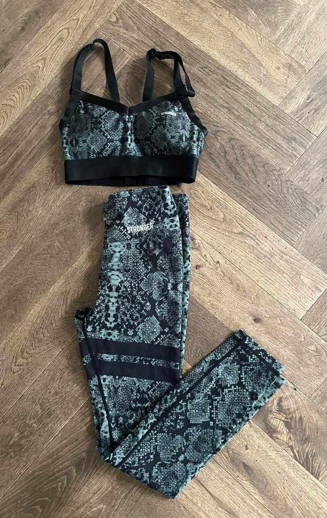 Stronger set small, Kleding | Dames, Sportkleding, Zo goed als nieuw, Maat 36 (S), Overige kleuren, Ophalen of Verzenden