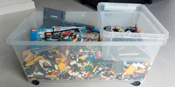 Grote partij Lego incl. 70 minifiguren en instructieboekjes  beschikbaar voor biedingen