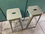 2 grijze barkrukken Tolix stijl - 76cm, Ophalen, Gebruikt, Twee, Metaal