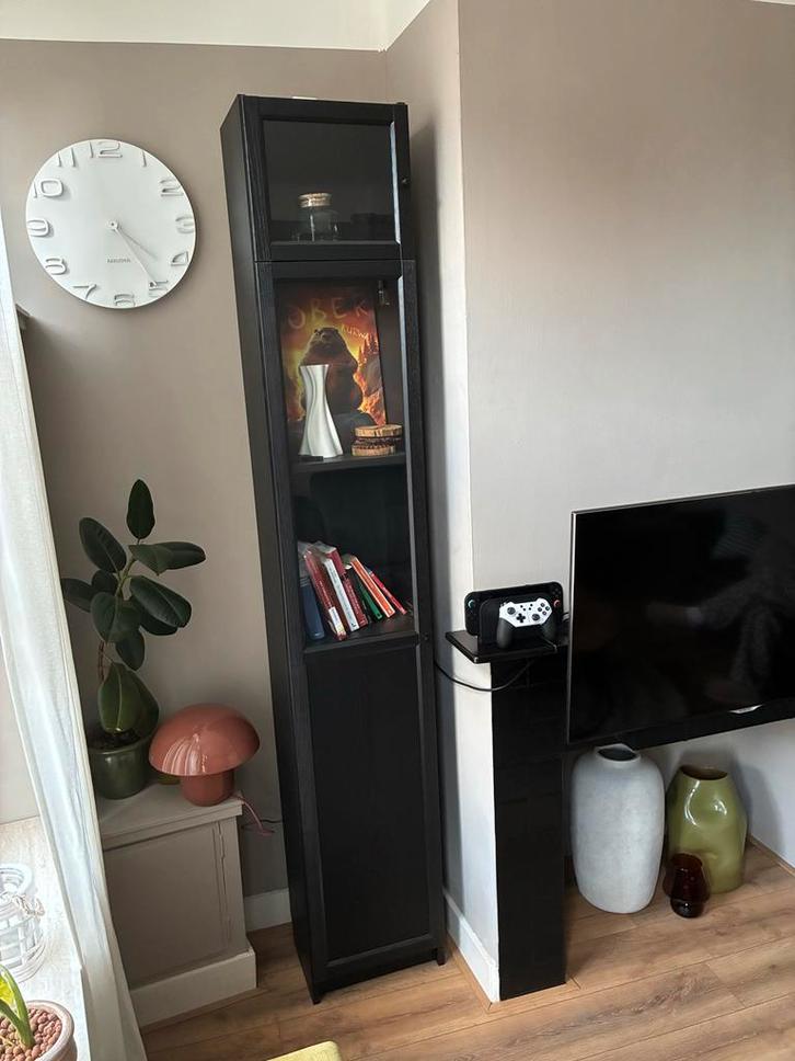 Ikea billy kast boekenkast zwart eiken met glazen deur, Huis en Inrichting, Kasten | Boekenkasten, Gebruikt, Minder dan 50 cm