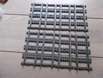 Lego 9 volt rechte rails 4515 beschikbaar voor biedingen