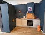 Keuken in diepblauw gecombineerd met kiezelgrijs., Ophalen, Overige kleuren, 50 tot 100 cm, Minder dan 100 cm