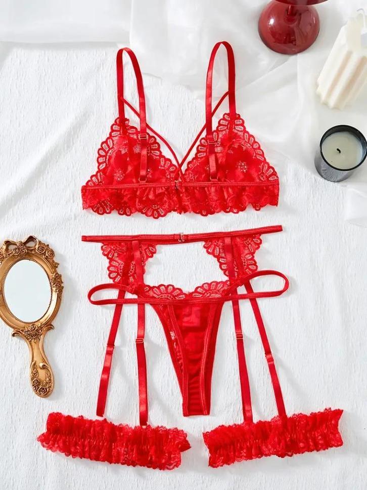 Nieuw lingerie - setje rood kant 42-44. String bh jarretel, Kleding | Dames, Ondergoed en Lingerie, Setje, Rood, Ophalen of Verzenden