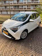 Toyota Aygo 1.0 Vvt-i 69pk 5D X-shift 2018 Wit - Perfect, Auto's, Toyota, 4 stoelen, Alcantara, Wit, Origineel Nederlands