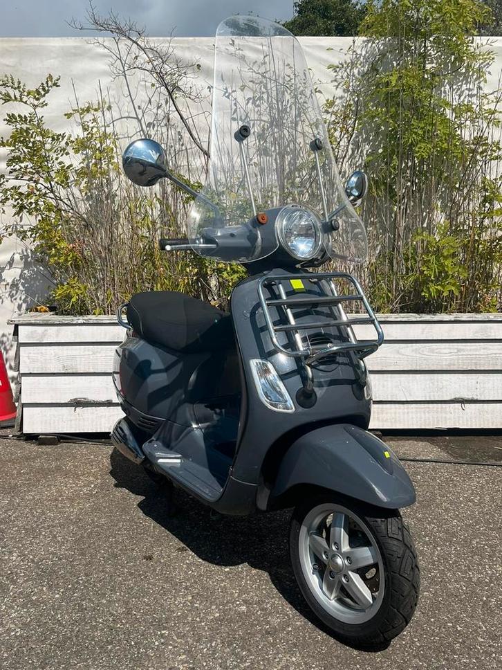 Vespa LX 2011 – Nardo Grey – 4Takt | Bromscooter (45km/h), Fietsen en Brommers, Scooters | Vespa, Gebruikt, Vespa LX, Maximaal 45 km/u
