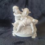 Volkstedt Rudolstadt biscuit porselein met putti's - 15 cm, Ophalen of Verzenden, Gebruikt, Fantasy