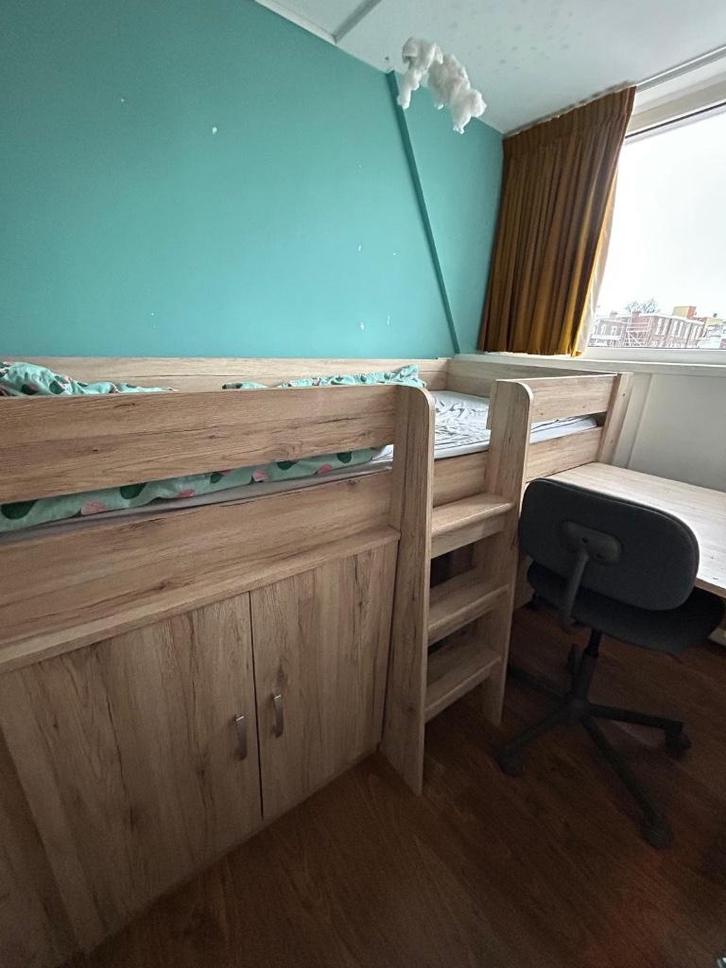 Bed met uitschuif bureau, kast, stoel en evt matras, Kinderen en Baby's, Kinderkamer | Bedden, Zo goed als nieuw, 180 cm of meer