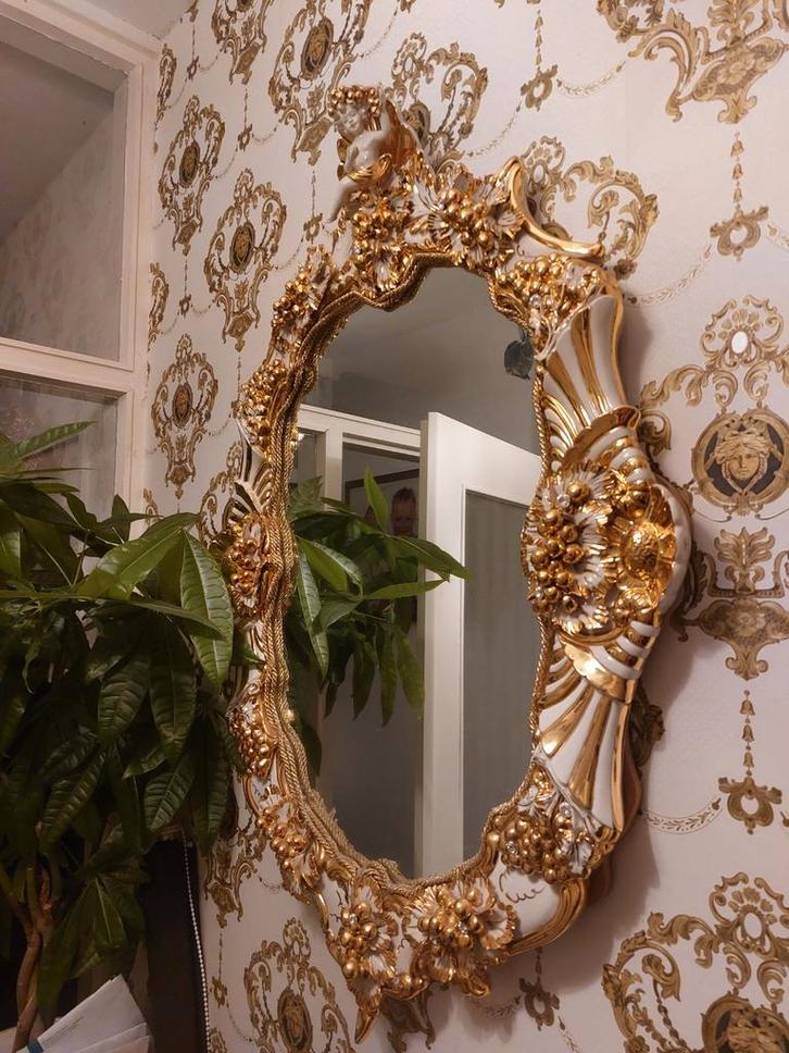 Capodimonte spiegel, Antiek en Kunst, Antiek | Spiegels, Minder dan 50 cm, Ovaal, Ophalen of Verzenden