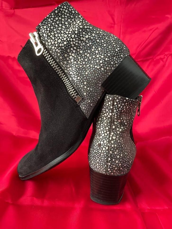 Lollipops enkellaarsjes – zwart suède – maat 39, Kleding | Dames, Schoenen, Zo goed als nieuw, Lage of Enkellaarzen, Zwart, Ophalen of Verzenden