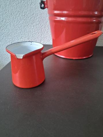 Rood Emaille Pannetje met Steel - Vintage Keuken beschikbaar voor biedingen