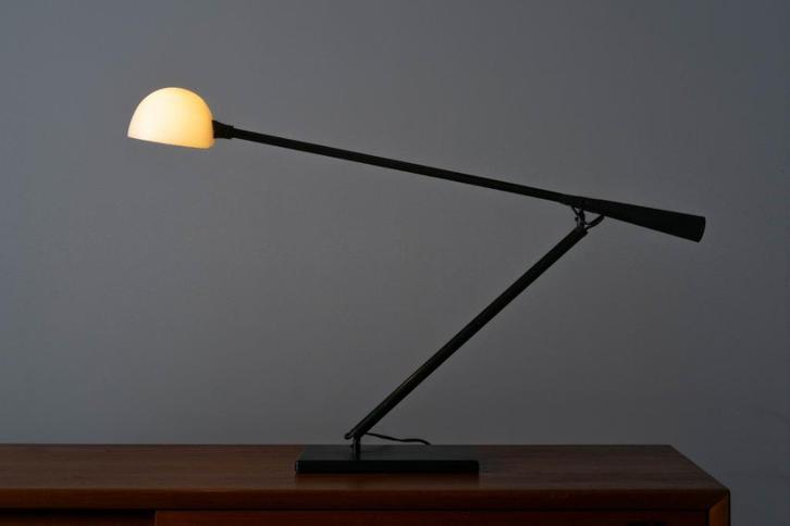Paolo Rizzatto - Arteluce Model 613 tafellamp, Huis en Inrichting, Lampen | Tafellampen, Gebruikt, Minder dan 50 cm, Kunststof
