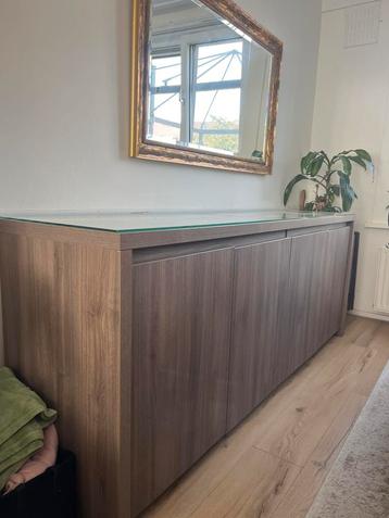 bruine dressoir( gratis)