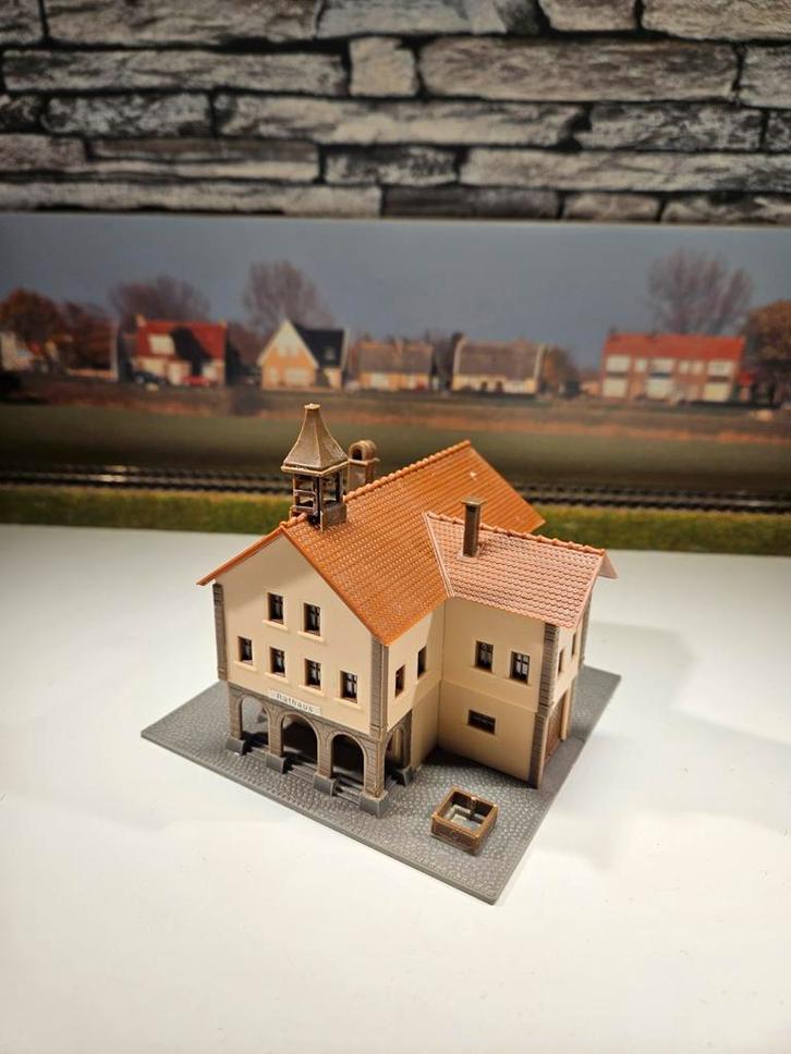 Vakwerkhuis Raadshuis N spoor trein 1:160, Hobby en Vrije tijd, Modeltreinen | N-Spoor, Gebruikt, Brug, Tunnel of Gebouw, Gelijkstroom of Wisselstroom
