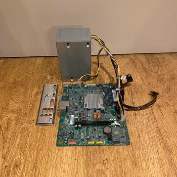 Moederbord met processor werkgeheugen en voeding beschikbaar voor biedingen