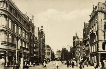 Amsterdam. Koningsplein - volk fiets - gelopen beschikbaar voor biedingen