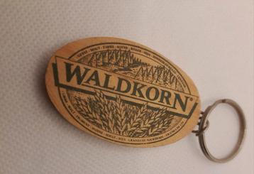 Oude houten sleutelhanger van Waldkorn  beschikbaar voor biedingen