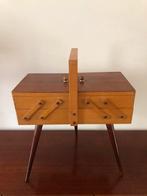 Vintage Naaikastje met Poten, Gebruikt, Overige typen, Ophalen of Verzenden, Minder dan 100 cm