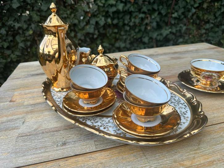 gouden mokkaservies, van het merk Bavaria., Antiek en Kunst, Antiek | Servies compleet, Ophalen of Verzenden