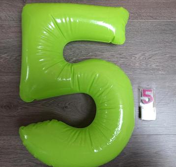 Opblaasbare 5 + Kaarsje beschikbaar voor biedingen