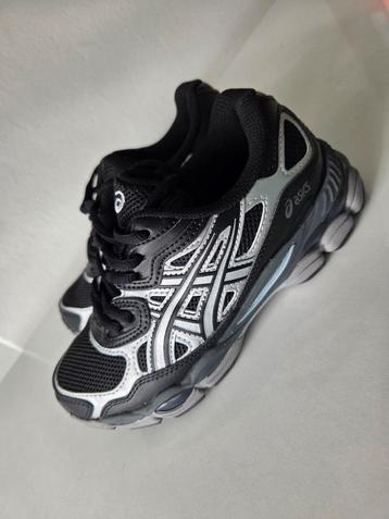 Asics zwart/zilver  beschikbaar voor biedingen